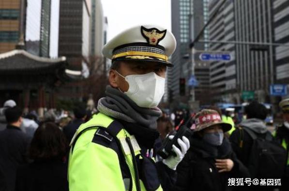 韩国疫情告急!24小时新增231例,15国入境管制,股市暴跌,中国紧急援助口罩
