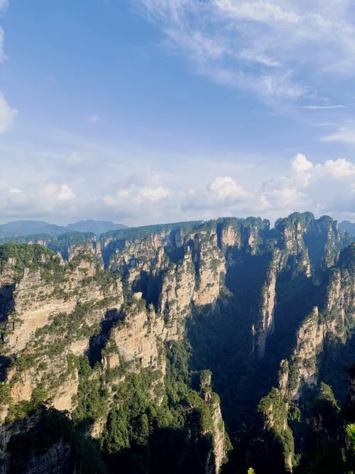 张家界新增本土21+8所有景区关闭,多地文旅受冲击