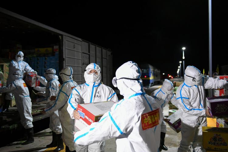 额济纳旗疫情严峻，多例确诊，源头待查，游客滞留