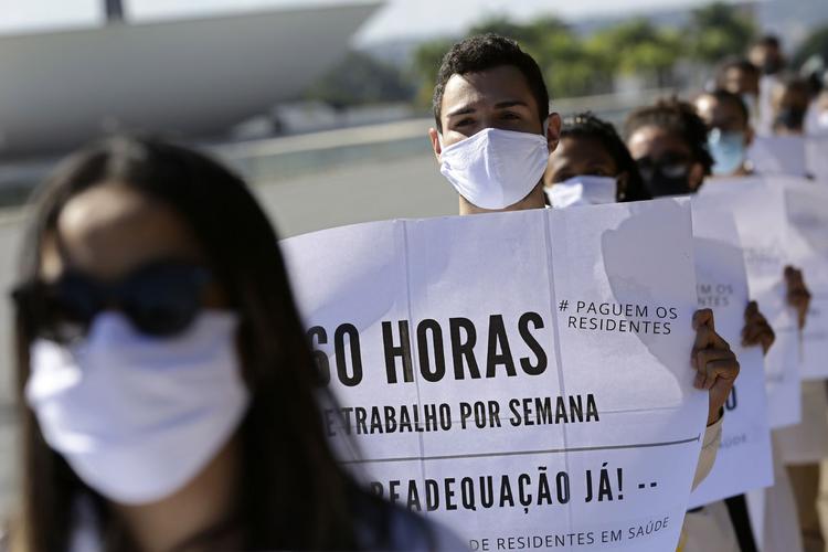 巴西新冠确诊超9000例,累计确诊和死亡病例数全球第二