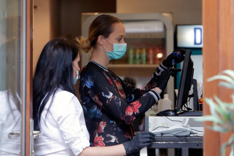 疫情下比托洛餐厅为医护供食，欧洲多国旅行及移民信息汇总