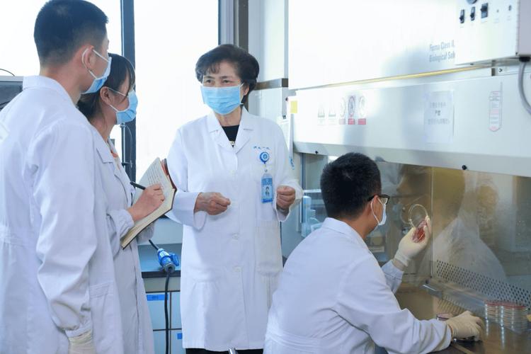 李兰娟谈疫情结束指标：清零后28天无新增及病例全收治